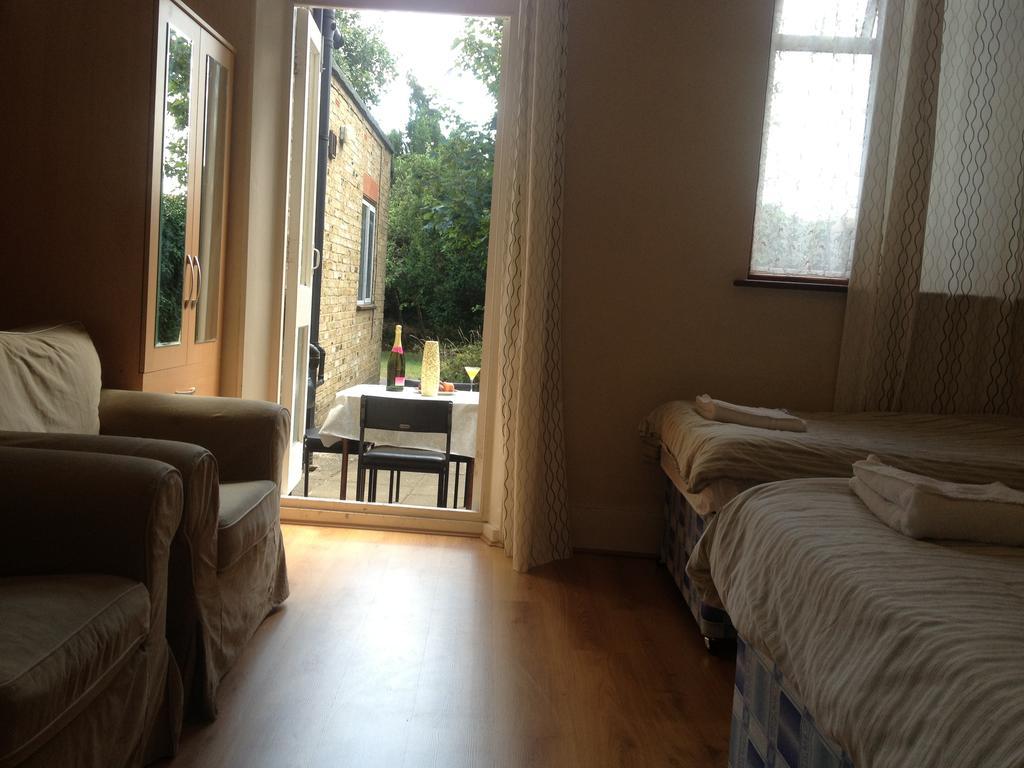 The Crystal Lodge Hotel Croydon Dış mekan fotoğraf