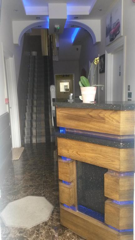 The Crystal Lodge Hotel Croydon Dış mekan fotoğraf