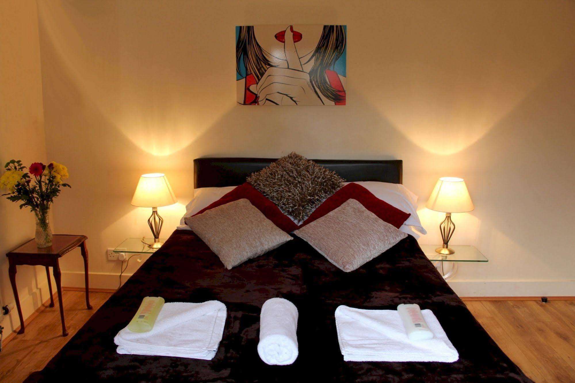 The Crystal Lodge Hotel Croydon Dış mekan fotoğraf